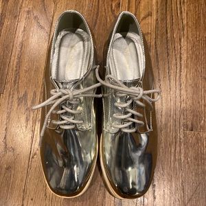 Wanted Size 6 Silver w/ faux wood & white platform. Boyfriend inspired laceup